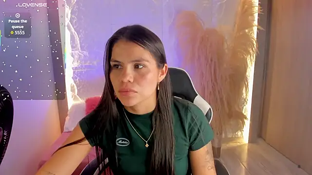 dominique25  online show from 04/01/26, 03:41