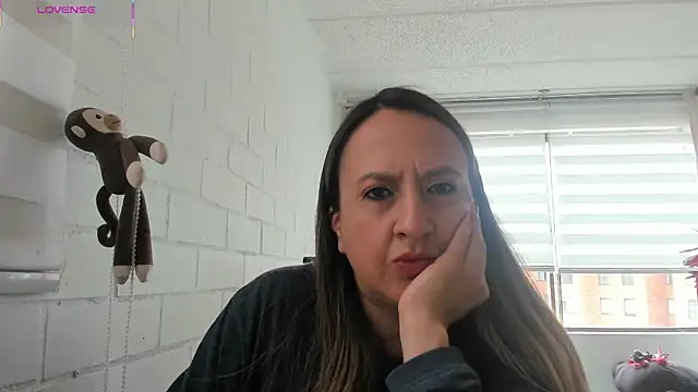 charlize legs online show from 03/12/26, 05:06