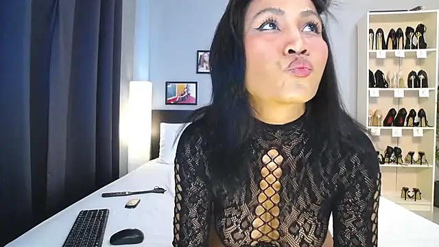 Hotbeebee online show from 06/04/26, 12:59