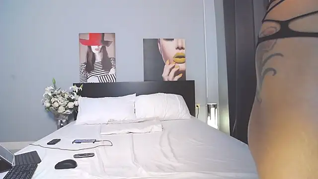 Hotbeebee online show from 02/25/25, 04:14