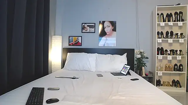 Hotbeebee online show from 10/19/25, 12:46