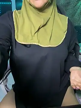 Snapshot of Jameela chatting on 05/05/26, 01:52 Jameela online show from 05/05/26, 01:52