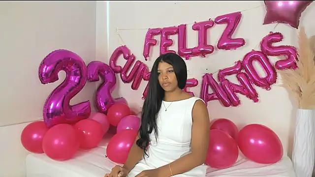 Snapshot of ZOEGARNER01 chatting on 12/21/25, 07:37 ZOEGARNER01 online show from 12/21/25, 07:37