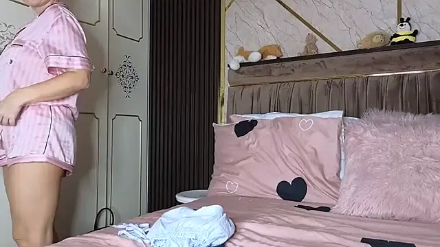 Snapshot of Allys chatting on 03/02/25, 03:45 Allys online show from 03/02/25, 03:45