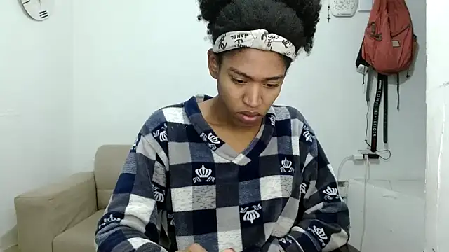 Snapshot of angelamarie1 chatting on 11/17/25, 11:42 angelamarie1 online show from 11/17/25, 11:42