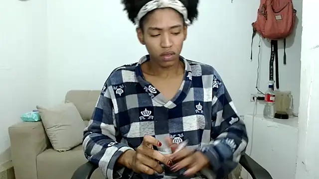 Snapshot of angelamarie1 chatting on 11/25/25, 12:44 angelamarie1 online show from 11/25/25, 12:44