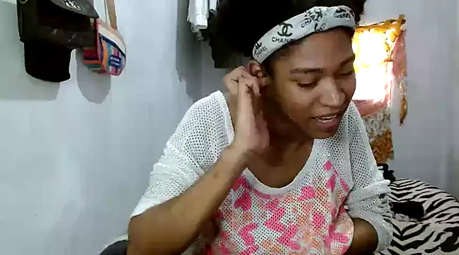 Snapshot of angelamarie1 chatting on 03/21/25, 04:29 angelamarie1 online show from 03/21/25, 04:29