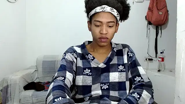 Snapshot of angelamarie1 chatting on 10/27/25, 11:22 angelamarie1 online show from 10/27/25, 11:22