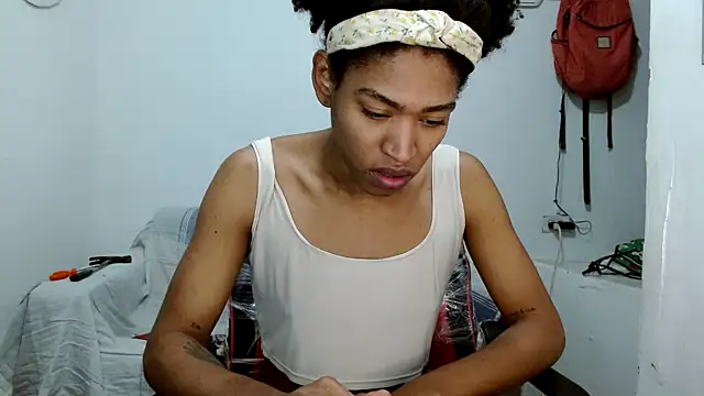 Snapshot of angelamarie1 chatting on 10/04/25, 12:39 angelamarie1 online show from 10/04/25, 12:39