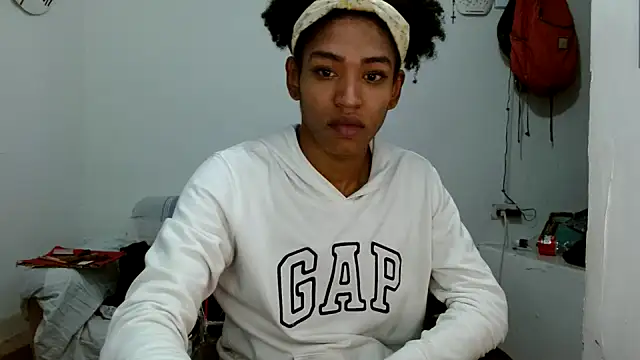 Snapshot of angelamarie1 chatting on 10/02/25, 03:43 angelamarie1 online show from 10/02/25, 03:43