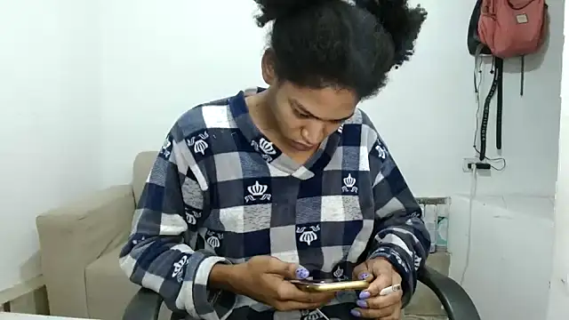 Snapshot of angelamarie1 chatting on 11/11/25, 08:42 angelamarie1 online show from 11/11/25, 08:42