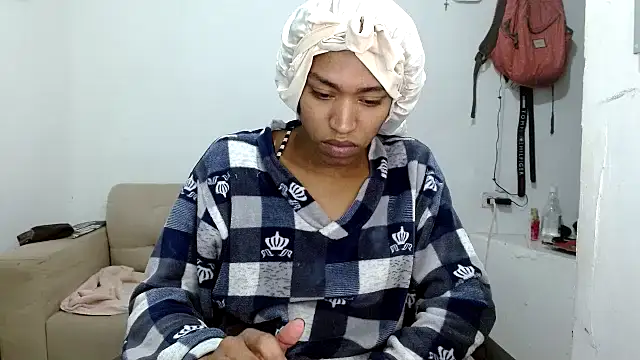 Snapshot of angelamarie1 chatting on 12/04/25, 12:42 angelamarie1 online show from 12/04/25, 12:42