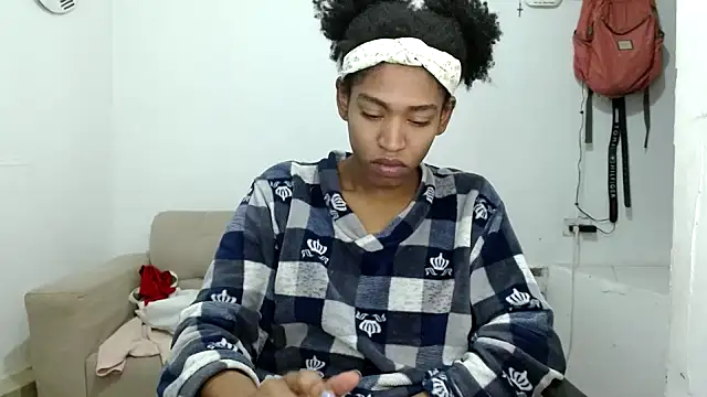 Snapshot of angelamarie1 chatting on 11/15/25, 06:28 angelamarie1 online show from 11/15/25, 06:28