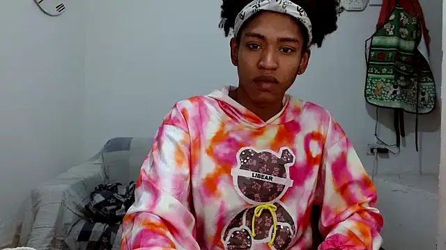 Snapshot of angelamarie1 chatting on 11/04/25, 05:55 angelamarie1 online show from 11/04/25, 05:55