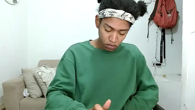 Snapshot of angelamarie1 chatting on 11/28/25, 09:31 angelamarie1 online show from 11/28/25, 09:31