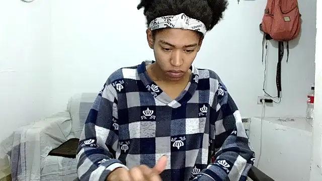 Snapshot of angelamarie1 chatting on 10/25/25, 11:09 angelamarie1 online show from 10/25/25, 11:09