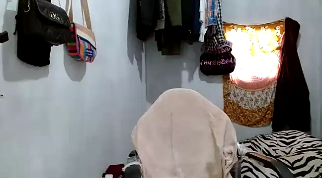 Snapshot of angelamarie1 chatting on 03/13/25, 02:12 angelamarie1 online show from 03/13/25, 02:12