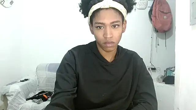 Snapshot of angelamarie1 chatting on 10/01/25, 10:52 angelamarie1 online show from 10/01/25, 10:52