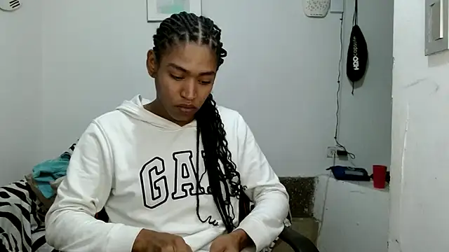 angelamarie1 online show from 04/05/26, 07:42