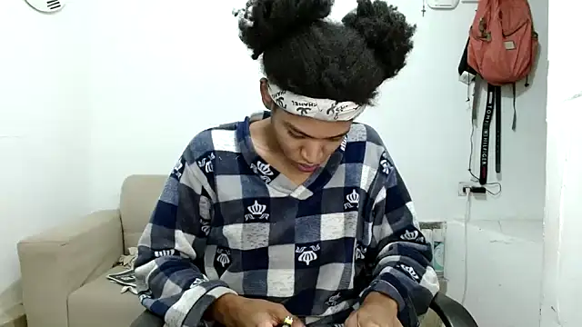 Snapshot of angelamarie1 chatting on 11/22/25, 07:40 angelamarie1 online show from 11/22/25, 07:40