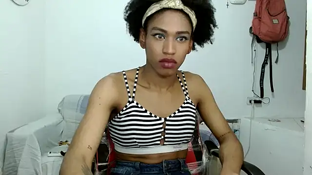 Snapshot of angelamarie1 chatting on 10/18/25, 12:01 angelamarie1 online show from 10/18/25, 12:01