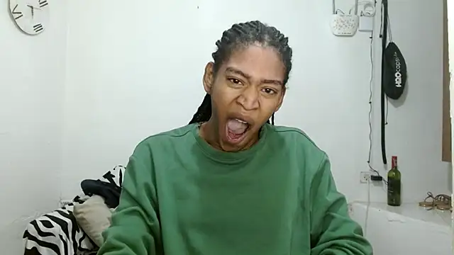 angelamarie1 online show from 04/28/26, 11:36