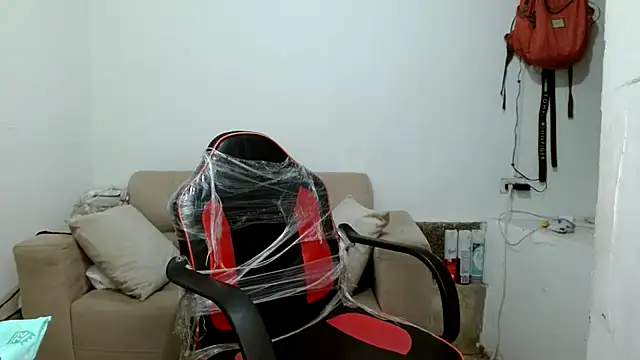 Snapshot of angelamarie1 chatting on 11/27/25, 02:06 angelamarie1 online show from 11/27/25, 02:06