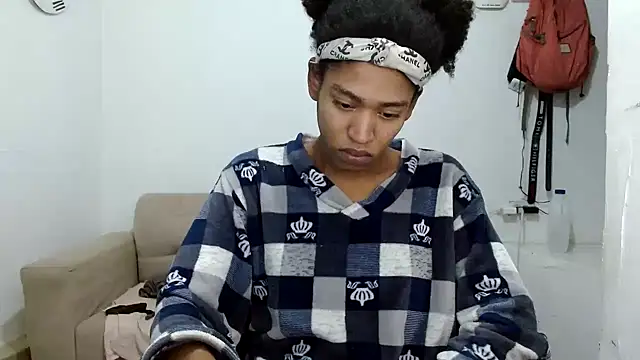 Snapshot of angelamarie1 chatting on 11/17/25, 06:50 angelamarie1 online show from 11/17/25, 06:50