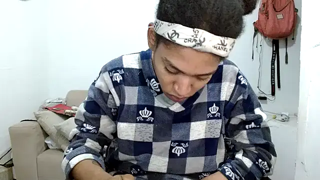 Snapshot of angelamarie1 chatting on 11/27/25, 02:01 angelamarie1 online show from 11/27/25, 02:01