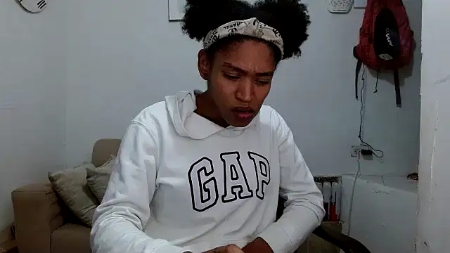 angelamarie1 online show from 02/18/26, 01:47