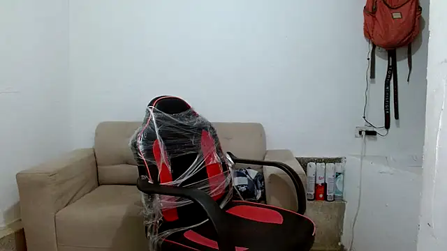 Snapshot of angelamarie1 chatting on 11/14/25, 04:32 angelamarie1 online show from 11/14/25, 04:32