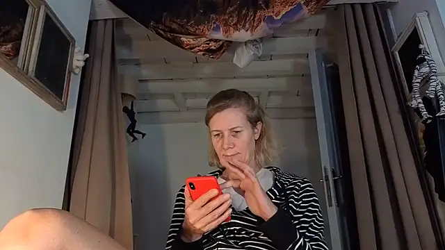 Snapshot of Lola_Belgium chatting on 06/30/26, 10:26 Lola Belgium online show from 06/30/26, 10:26