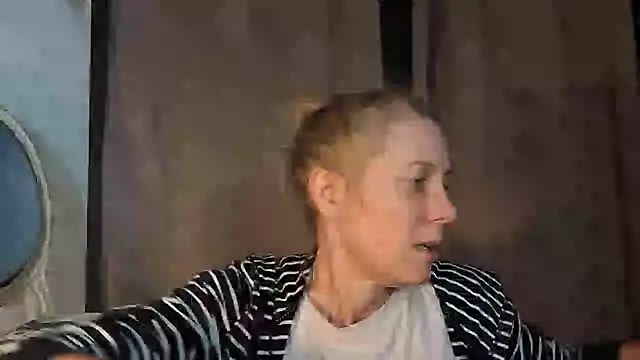 Snapshot of Lola_Belgium chatting on 06/29/26, 04:50 Lola Belgium online show from 06/29/26, 04:50