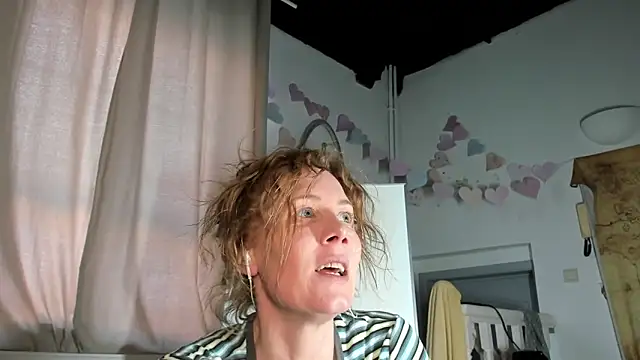 Lola Belgium online show from 03/06/25, 04:28