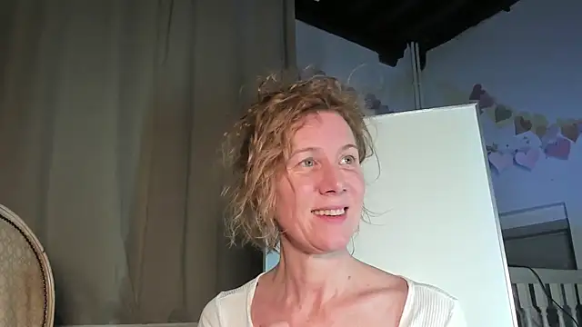 Lola Belgium online show from 03/19/25, 05:50