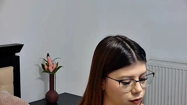 Sierra Halle online show from 03/16/25, 08:54