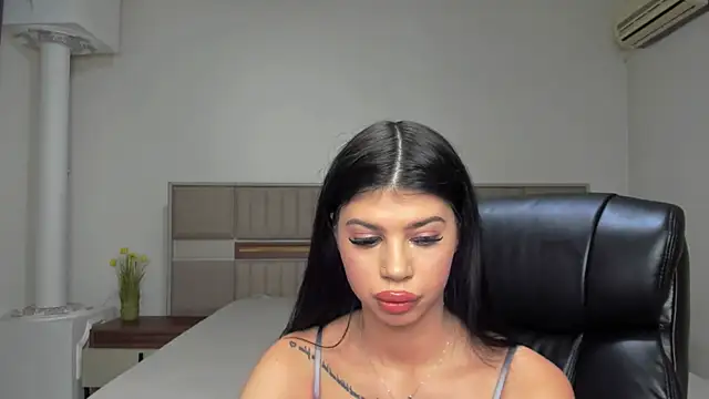 Sierra Halle online show from 11/30/25, 10:10