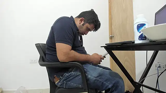 isearchcompany online show from 11/30/25, 07:31