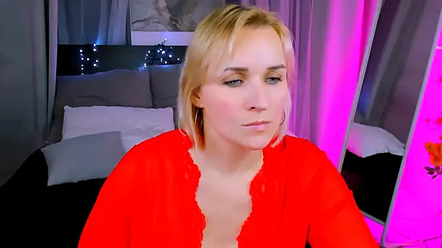 Snapshot of Karinella_x chatting on 01/18/25, 12:13 Karinella x online show from 01/18/25, 12:13