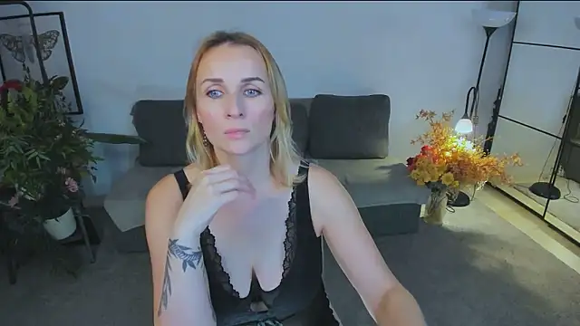 Karinella x online show from 11/06/25, 09:19