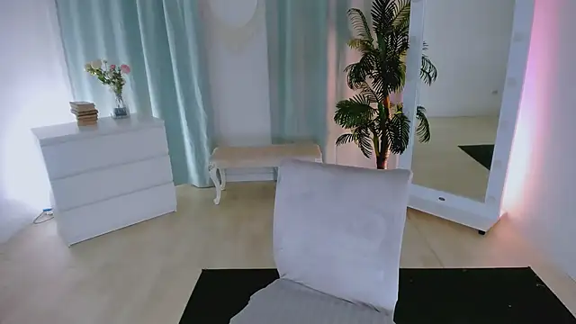 Karinella x online show from 06/17/26, 12:15