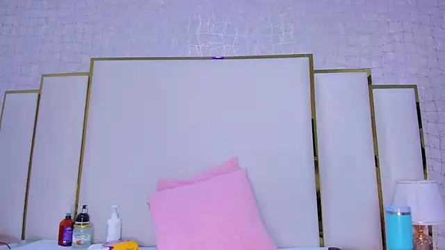 Snapshot of paola_rodriguez chatting on 10/23/25, 12:04 paola rodriguez online show from 10/23/25, 12:04