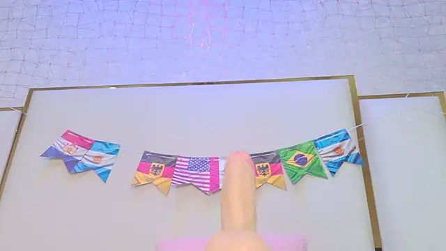 Snapshot of paola_rodriguez chatting on 06/30/26, 10:04 paola rodriguez online show from 06/30/26, 10:04