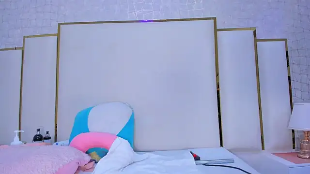 Snapshot of paola_rodriguez chatting on 11/26/25, 12:05 paola rodriguez online show from 11/26/25, 12:05