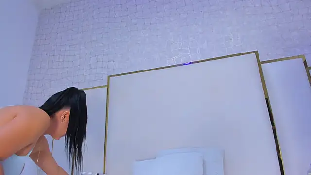 Snapshot of paola_rodriguez chatting on 11/23/25, 11:31 paola rodriguez online show from 11/23/25, 11:31