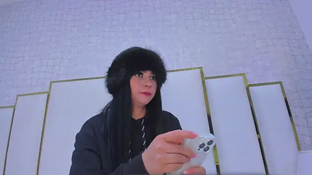 Snapshot of paola_rodriguez chatting on 10/04/25, 11:34 paola rodriguez online show from 10/04/25, 11:34