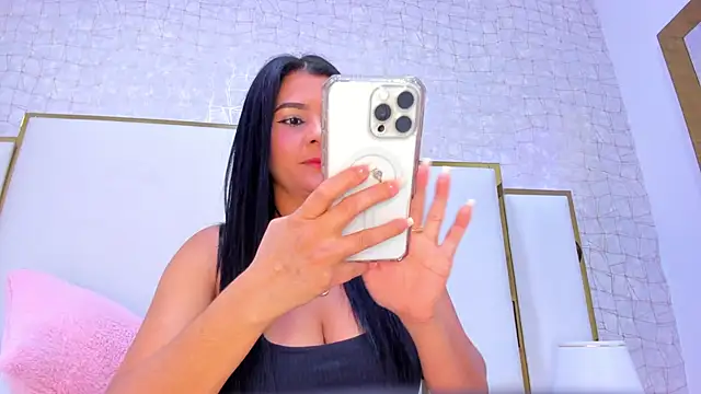 Snapshot of paola_rodriguez chatting on 09/15/25, 11:54 paola rodriguez online show from 09/15/25, 11:54