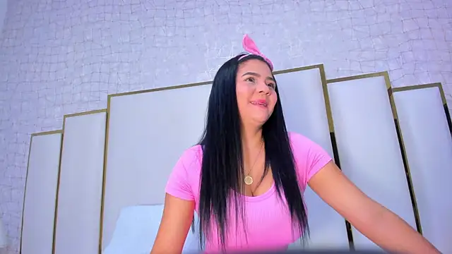 Snapshot of paola_rodriguez chatting on 09/11/25, 11:43 paola rodriguez online show from 09/11/25, 11:43