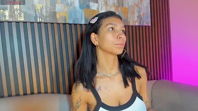 LauraAristizabal online show from 12/14/25, 12:55