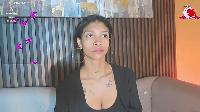 LauraAristizabal online show from 10/02/25, 11:24